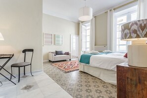 3 slaapkamers, een strijkplank/strijkijzer, internet, beddengoed