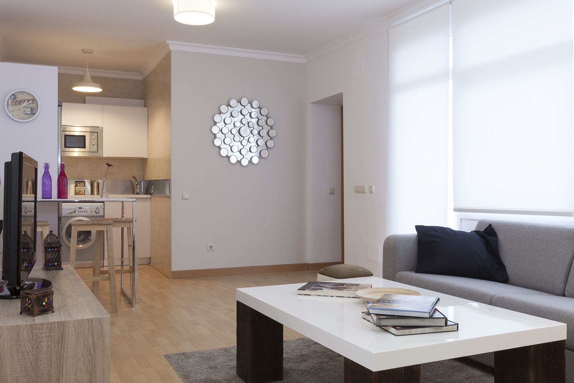 Smart TV, Netflix, books, streaming services