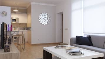 Smart TV, Netflix, books, streaming services