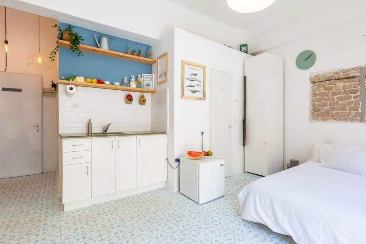 Economy Studio, Kitchen | Interior entrance