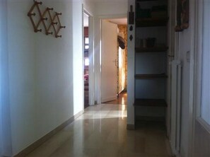 Interni