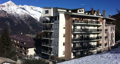 Bright accommodation in Sauze D'Oulx near the ski slopes ideal for families