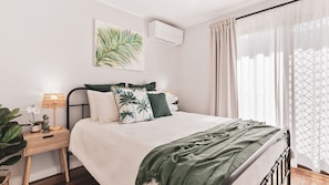 3 bedrooms, iron/ironing board, WiFi, bed sheets