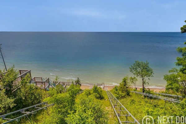 Una spiaggia nelle vicinanze