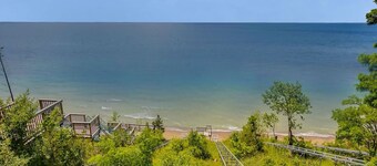 Private heated pool, Lake Michigan, tram to beach, fire pit, gas grill
