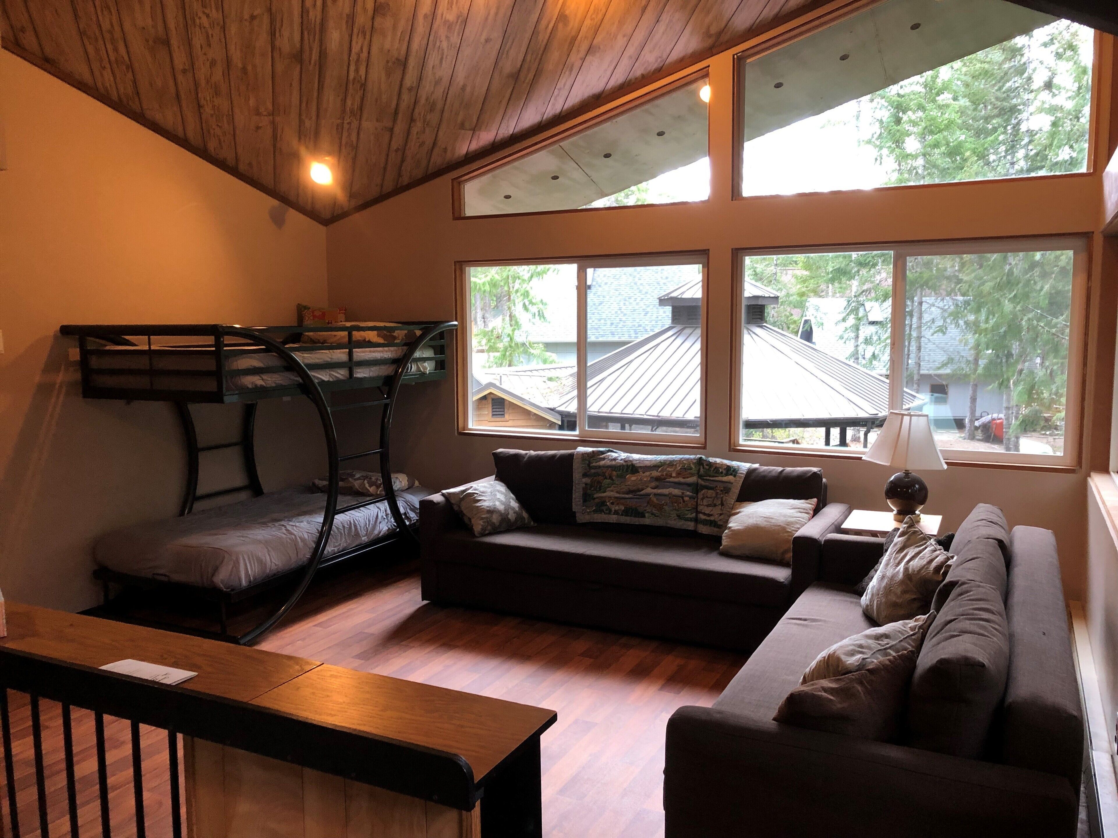 Smart TV, chimenea, videojuegos y reproductor de DVD 