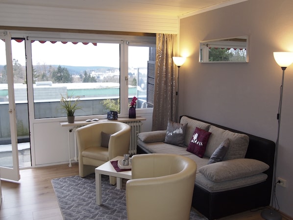 Apartment (Biene) | Wohnbereich | Flachbildfernseher