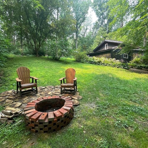 Wrightsville Cabin: Outdoor Fire Pit: Hammock by the creek: Long Level Marina