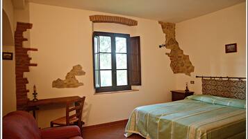 1 bedroom, desk, free WiFi, bed sheets