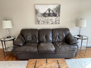 Flat-screen TV, fireplace, ping pong, stereo