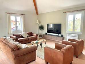 TV, fireplace, DVD player, stereo