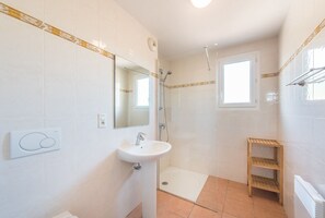 Een bad/douchecombinatie