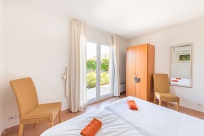 4 bedrooms, WiFi, wheelchair access - Villa du Bonheur for 8 people with private pool (Vallon-Pont-d'Arc)
