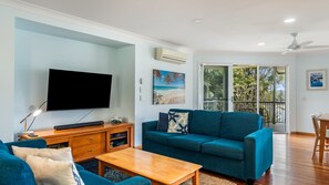Smart TV, Netflix - 35 Sunderland Street (EVANS HEAD)
