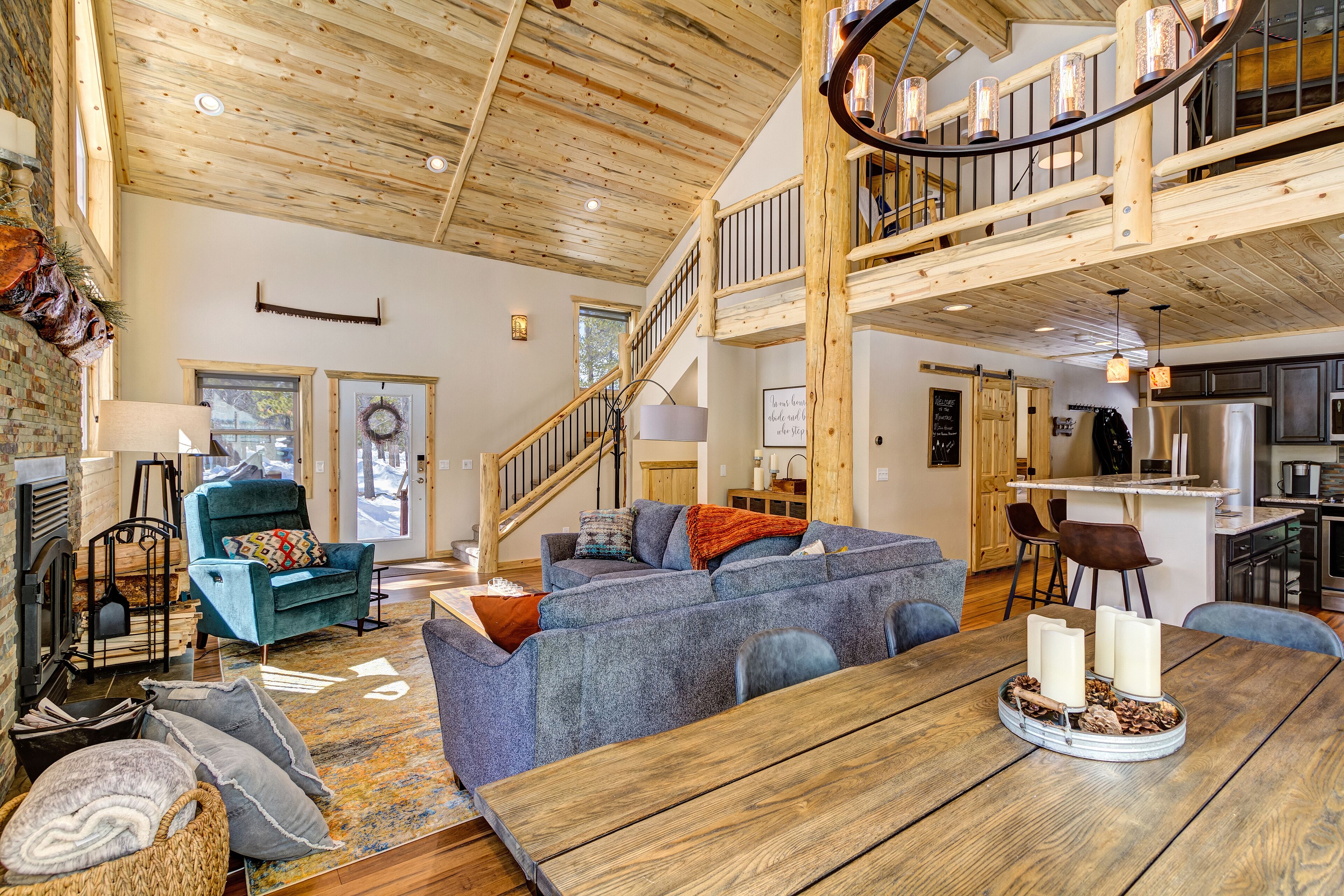 TV, fireplace, DVD player, books