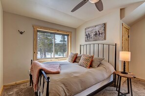 3 chambres, fer et planche à repasser, Wi-Fi, draps fournis