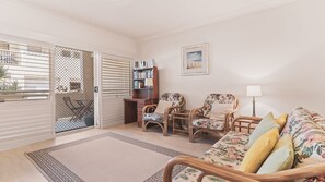 TV - TWO BEDROOM WHEELCHAIR ACCESSIBLE UNIT ON DAVIS (EVANS HEAD)