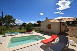 Outdoor pool - Charming Provencal Villa, Contemporary, New, between South Luberon and Durance (Cadenet)