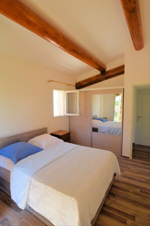 2 soverom, strykejern/-brett, wi-fi og sengetøy