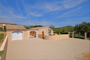 A house with a garage, a covered driveway, and a fenced yard. - Charming Provencal Villa, Contemporary, New, between South Luberon and Durance (Cadenet)