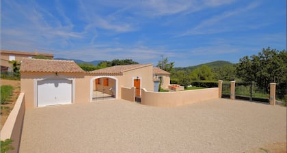 Charming Provencal Villa, Contemporary, New, between South Luberon and Durance