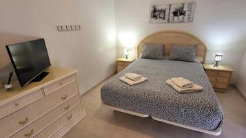 2 slaapkamers, een strijkplank/strijkijzer, gratis wifi, beddengoed