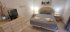2 dormitorios, tabla de planchar con plancha, wifi gratis y ropa de cama