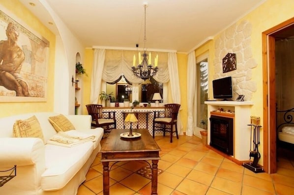 Apartment (Mattejiet incl.30EUR cleaning fee) | Living room | Flat-screen TV