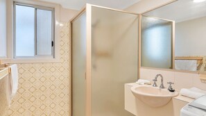 Shower, hair dryer, towels