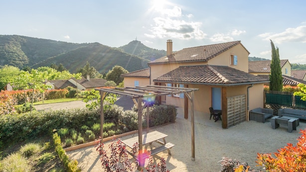 A house with a patio, outdoor seating, and a view of hills. - Villa Acacia for 8 people close to the communal swimming pool (Vallon-Pont-d'Arc)