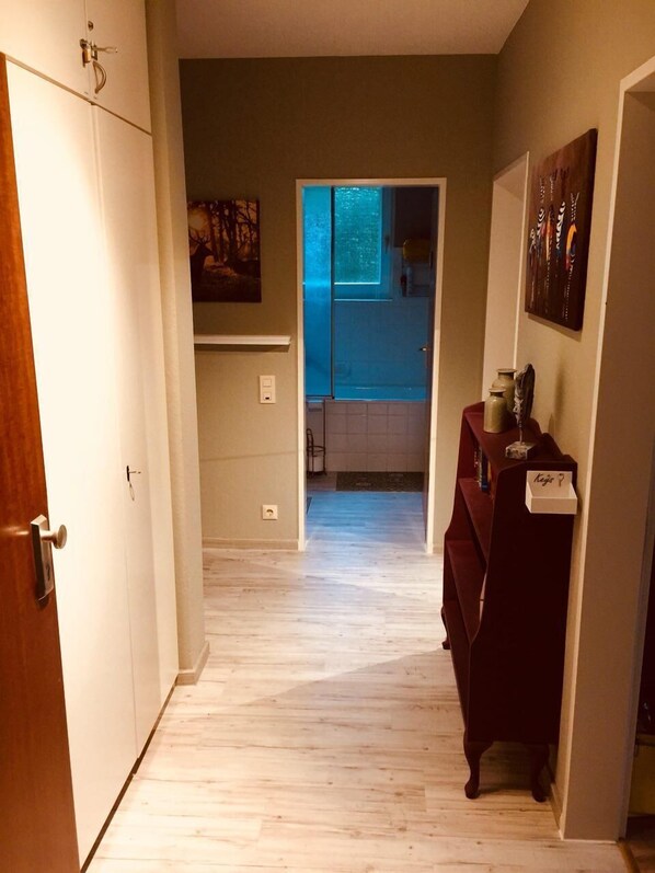 Lejlighed (Uden) | Opholdsområde | Fladskærms-tv