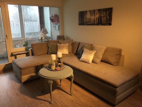 Apartment (Uden) | Wohnbereich | Flachbildfernseher