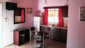 Chambre Triple, vue jardin | Coin cuisine privé