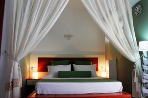 特色装修、特色家居、办公桌、遮光窗帘