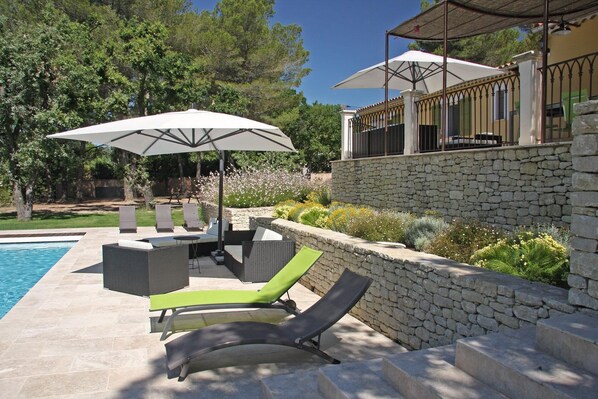 Terrace/patio - Provencal villa in Isle sur la Sorgue (L'isle-Sur-La-Sorgue)