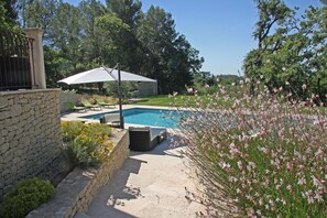 Outdoor pool - Provencal villa in Isle sur la Sorgue  (L'isle-Sur-La-Sorgue)