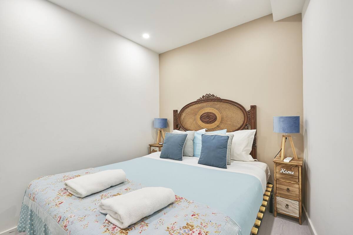 Standard Room | Premium bedding, minibar, soundproofing, WiFi (free)