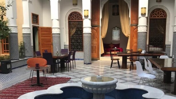 A courtyard with a central fountain, seating areas, and traditional Moroccan architecture. - Riad Jasmins & Spa (Fes)