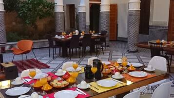 Gratis frukost med lokala rÀtter varje dag