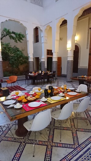 Free daily local cuisine breakfast - Riad Jasmins & Spa (Fes)