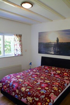 2 bedrooms, iron/ironing board, WiFi, wheelchair access - Comfortable family bungalow near Veerse Meer on 630m2 of land (Kamperland)