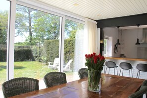 Dining - Comfortable family bungalow near Veerse Meer on 630m2 of land (Kamperland)