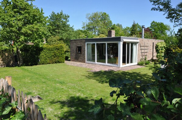 Exterior - Comfortable family bungalow near Veerse Meer on 630m2 of land (Kamperland)