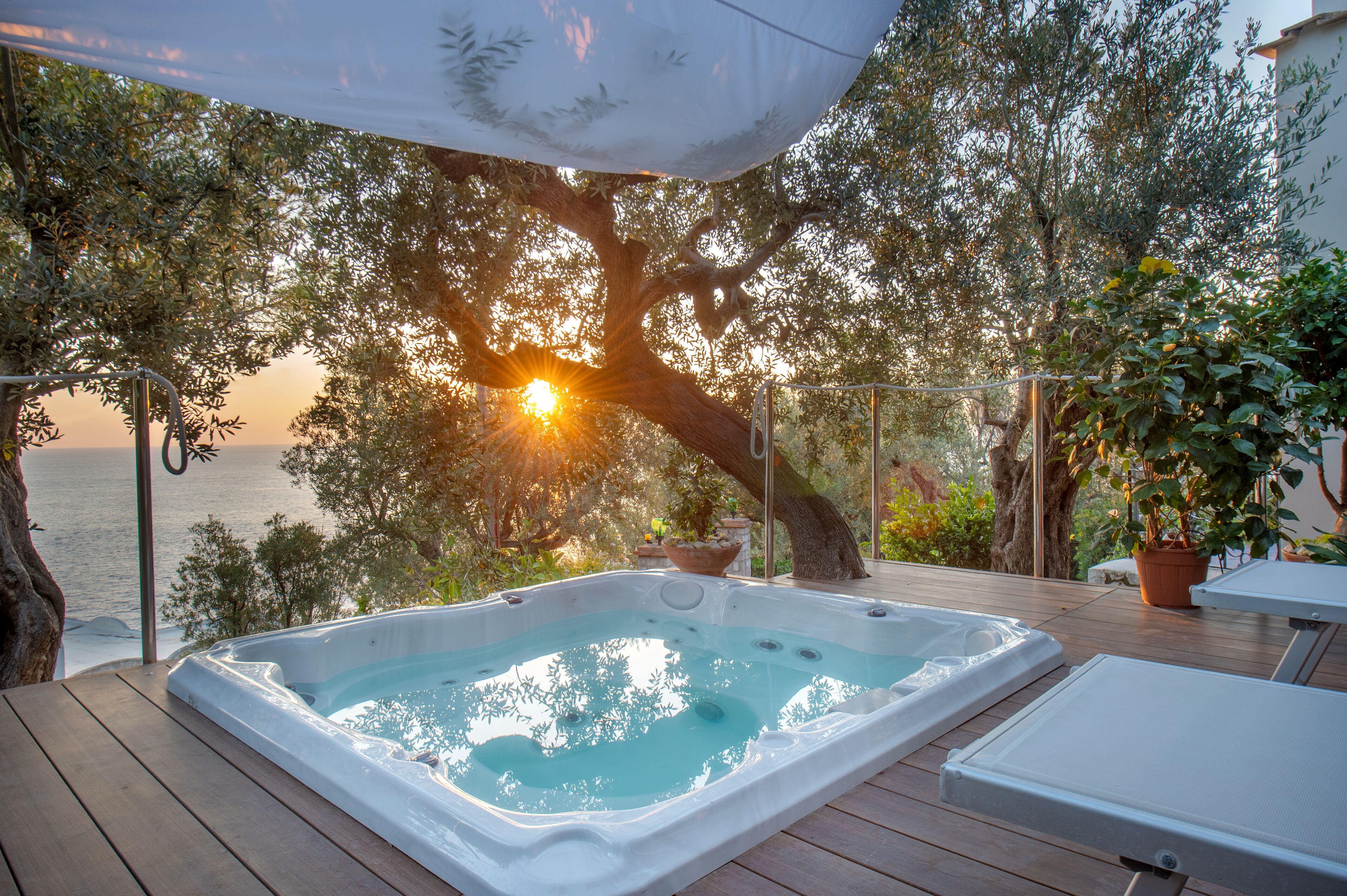 Outdoor spa tub