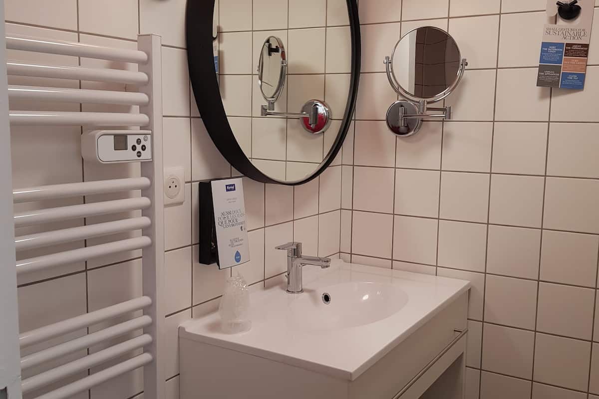 superior room, 2 single beds | bathroom | eco-friendly toiletries, hair dryer, towels