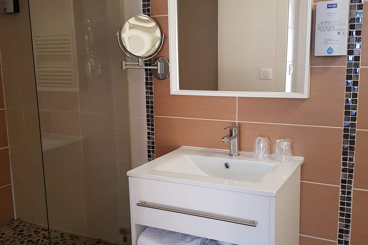 eco-friendly toiletries, hair dryer, towels