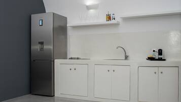 Departamento, 2 habitaciones (Without View) | Cocineta privada | Refrigerador y tetera eléctrica