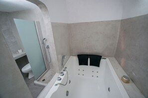 Traditional Double Room (Without View) | Bathroom - Corrado Caldera Apartments (Santorini)