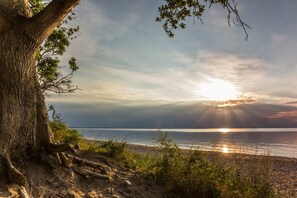 Beach nearby, sun loungers, beach towels