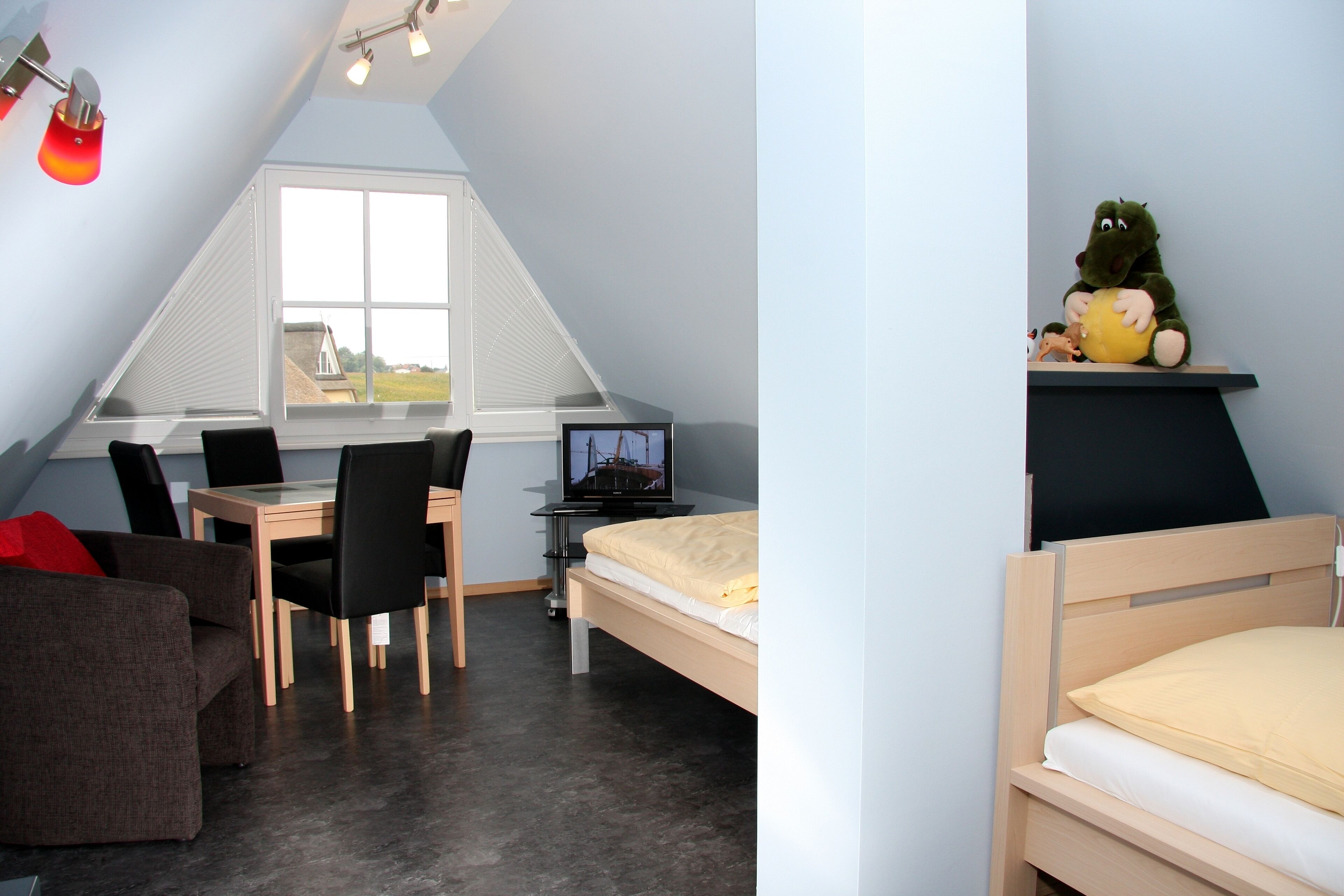 5 Schlafzimmer, Zimmersafe, Schreibtisch, Bügeleisen/Bügelbrett